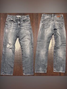 BKE Men's Faded Light Blue Straight Jeans with Distressed Knee